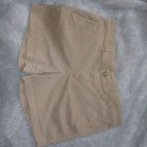 Gap Khaki shorts